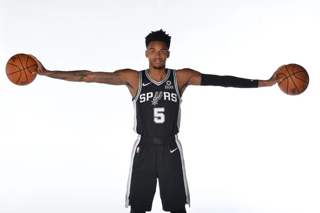 Dejounte Murray houdt basketbal in beide handen download