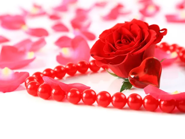 Día de San Valentín - decoración de perlas rojas y rosas.