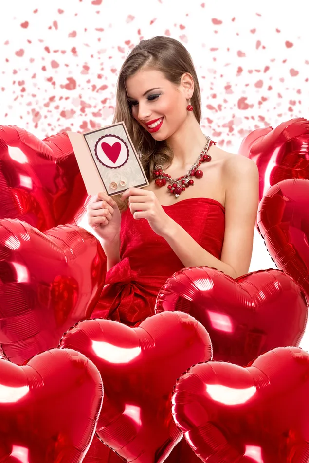 Día de San Valentín - globos de corazón rojo alrededor de una chica bonita