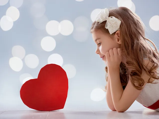 Día de San Valentín - linda chica y el corazón.