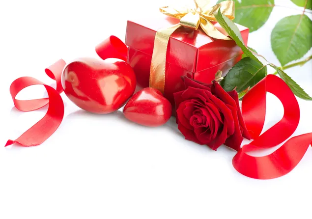 Día de San Valentín - regalos y decoraciones rojas.