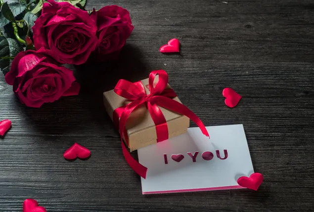 Día de San Valentín - tarjeta de felicitación y el regalo.