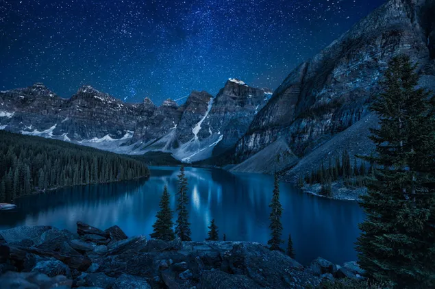 冬の夜のモレーン湖