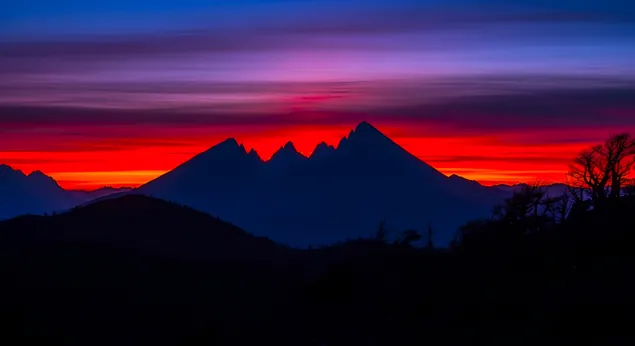 dramateschen sonnenennergang iwwer bierger: lieweg himmelsilhouette eroflueden