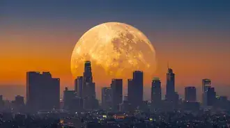 dramai szuperhold emelkedik los angeles varosanak latkepe felett letoltes