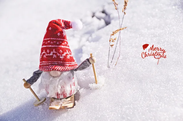 Duende navideño con sombrero rojo esquiando