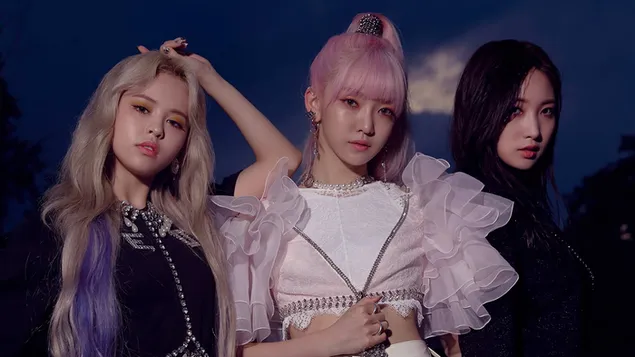 E:U & Onda ar Sihyeon no 'Everglow' (K-Pop Band) 4K fona tapete