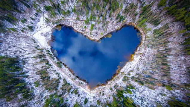 Earth shaped lake 4K wallpaper