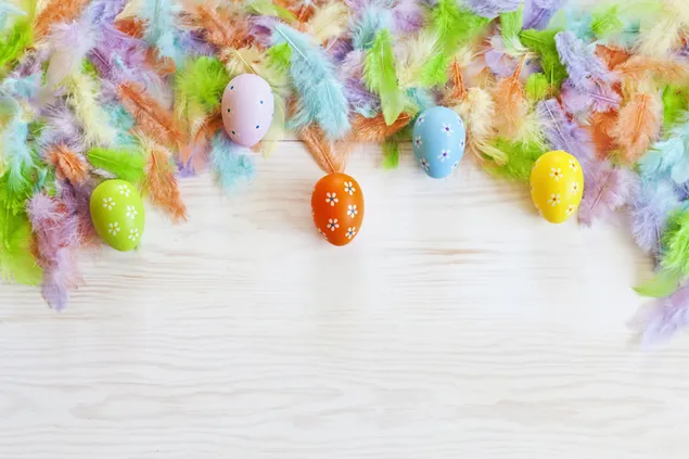 Huevos de pascua de colores vivos con estampado de flores y plumas llamativas 4K fondo de pantalla