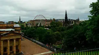 Tapeta Edinburský park uprostřed města 4K