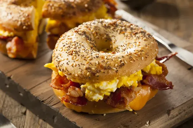 Telur, bacon, dan keju cocok untuk sarapan cepat unduhan
