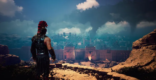 Ein behelmter und gepanzerter Charakter aus dem Videospiel Achilles: Legends Untold wacht über die in Rauch gehüllte Stadt