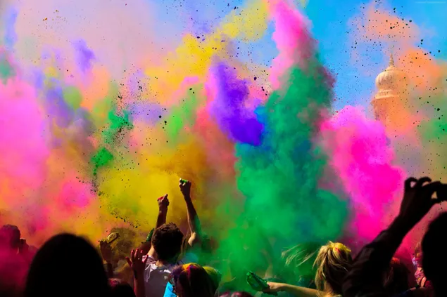 El festival Holi celebra la victoria del bien sobre el mal, el final del invierno y la llegada de la primavera con polvos de colores.