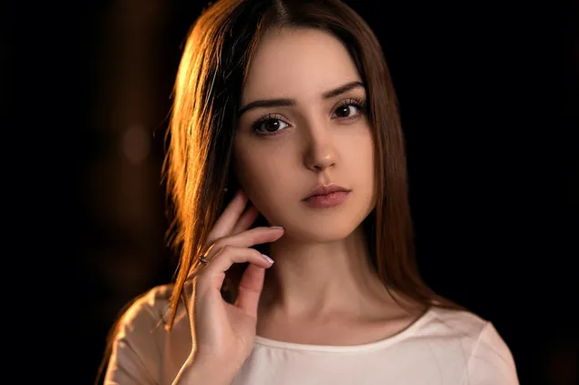 Ταπετσαρία Κομψό μοντέλο γυναίκας με λευκό φόρεμα με ίσια μαλλιά 2K