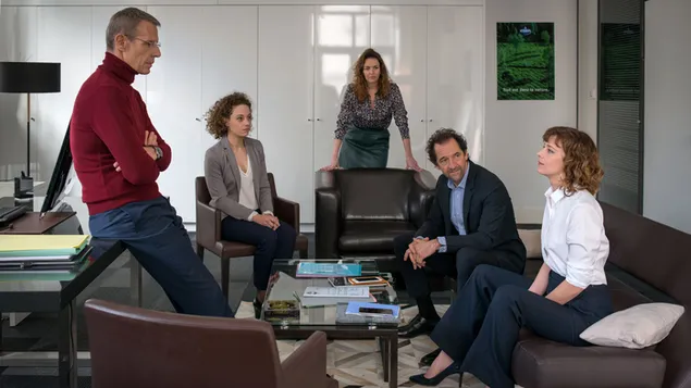 エミリー・テッソン・ハンセンと企業チーム 4K 壁紙