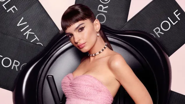 emily ratajkowski | flowerbomb syksyn kampanja ammu lataa