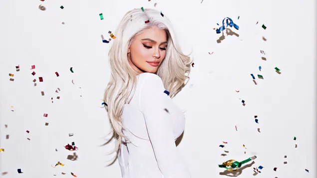 Erfolgsmodel und Unternehmerin Kylie Jenner in blonden Haaren herunterladen