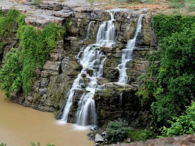 Taustakuva Ethipothalan vesiputoukset 2K