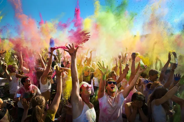 Anche gli stranieri adorano giocare a Holi 2K sfondo