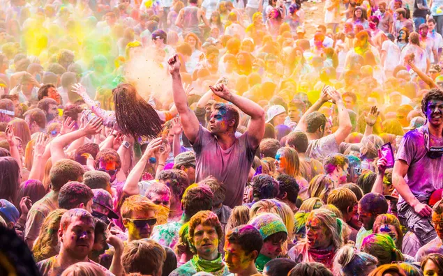 Tutti sono inebriati dai colori di Holi 2K sfondo