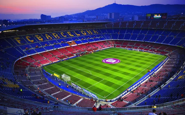 Stadion sepak bola FC Barcelona dilihat dari sisi arena unduhan