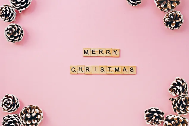 Felices saludos navideños en fondo minimalista rosa y piñas.
