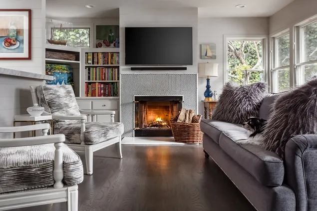 oxhak me divan, kolltuk, tv, pikture dhe libra shkarkim