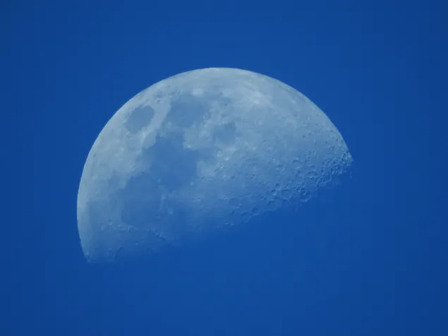 mat trang quy dau tien vao ngay trong thang bay tai xuong