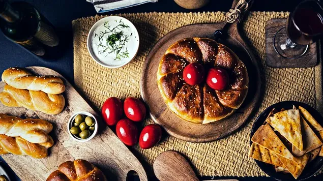 eda na stole, vino v storonke skachat'