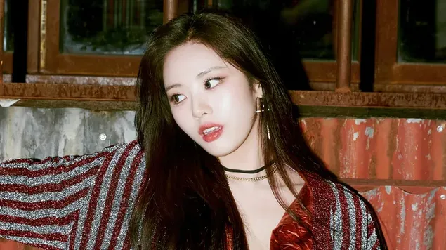 Jiwon فروميس 9 | التقطت الصور لألبوم "ضيف منتصف الليل" 4K خلفية