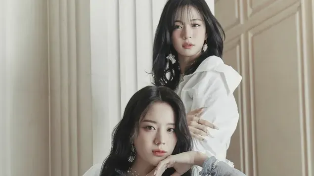 Jiwon Fromis 9 bersama Gyuri dalam Penggambaran Album 'Midnight Guest' 4K kertas dinding