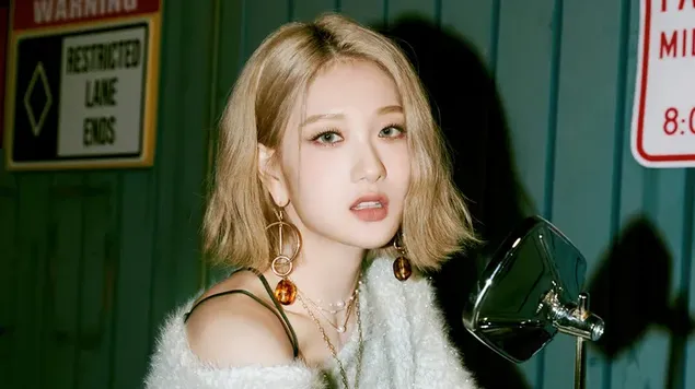 Seoyeon של פרומיס 9 | צילום אלבום 'אורח חצות' 4K טפט