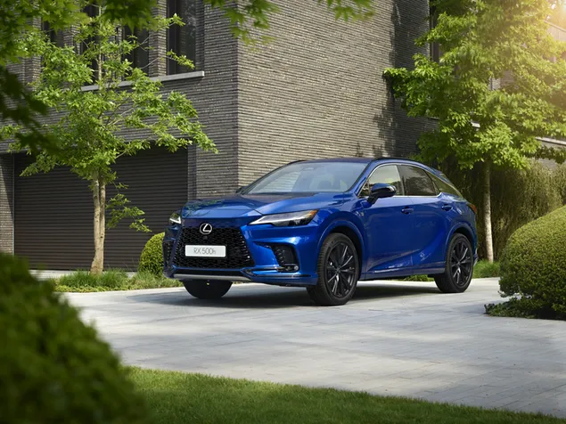 Mavi modern tasarımlı siyah çelik jantlı Blue Lexus RX 500h F Sport'un önden görünümü 4K duvar kağıdı