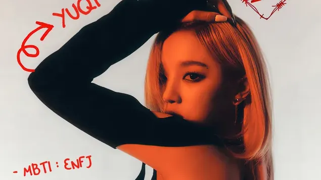 (G) يوقي من I-DLE في التقطت الصور 'Tomboy' MV (ألبوم 'I Never Die' - RiSKY Ver.) 4K خلفية