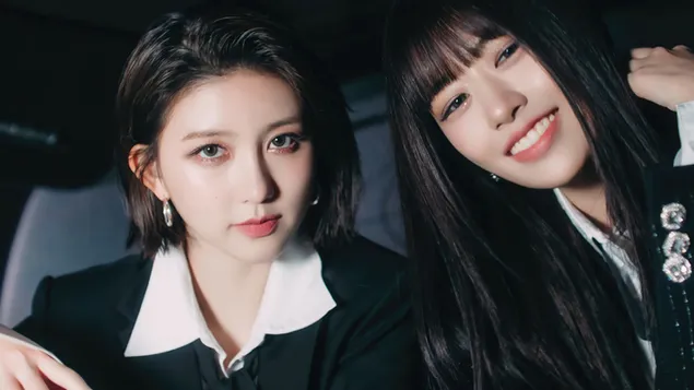 가을 with 유진 from IVE (Kpop Band) - I Am MV Shoot 4K 배경화면