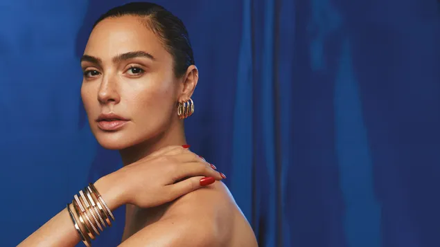 gal gadot - vogue jewellery shoot lataa