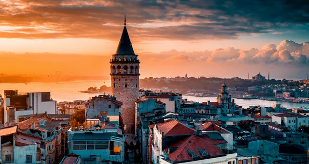 Galata-Turm und Bosporus bei Sonnenuntergang herunterladen