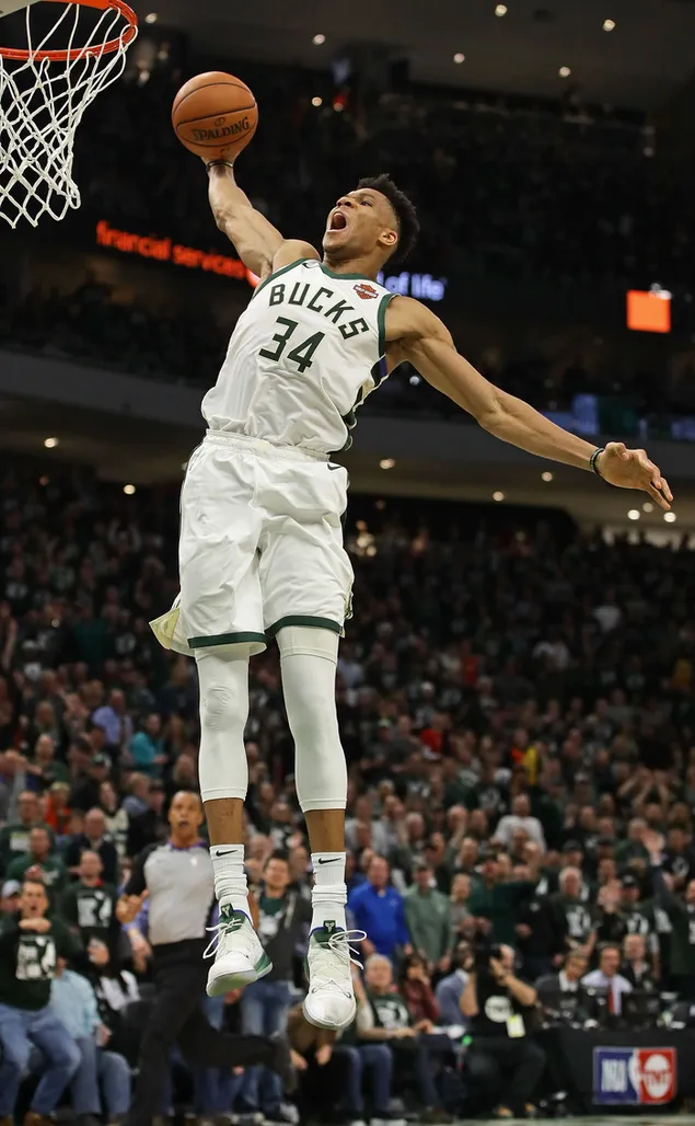 clavada de Giannis antetokounmpo descargar