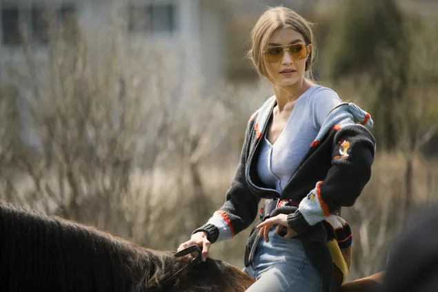 吉吉哈迪德 | 时尚眼镜拍摄 4K 壁纸