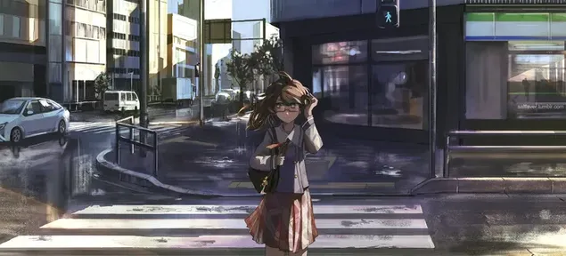 Chica cruzando la calle sola 2K fondo de pantalla
