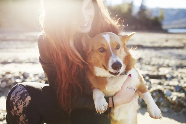 Pige med sød hund 4K baggrundsbillede