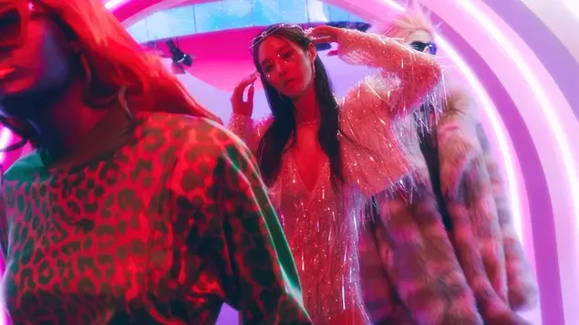 Páipéar balla Giniúint na gCailíní 'Yuri' | Go Deo 1 Albam (Cosmic Festa) Photoshoot4K