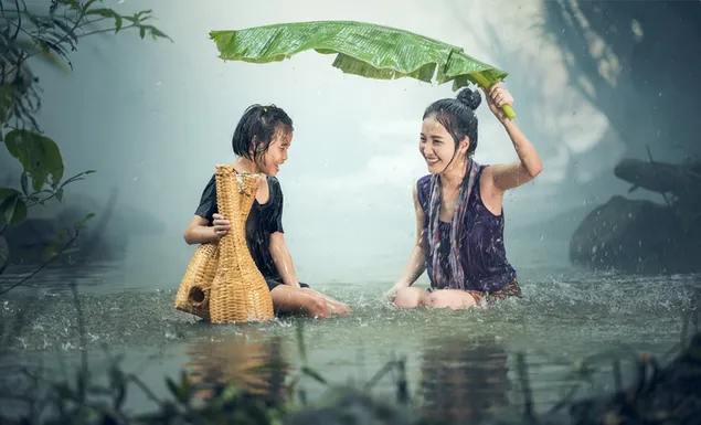  girls wet in the rain 4K wallpaper