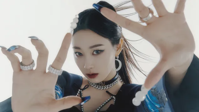 来自 Aespa 的“Giselle” - “Savage” MV 拍摄 4K 壁纸