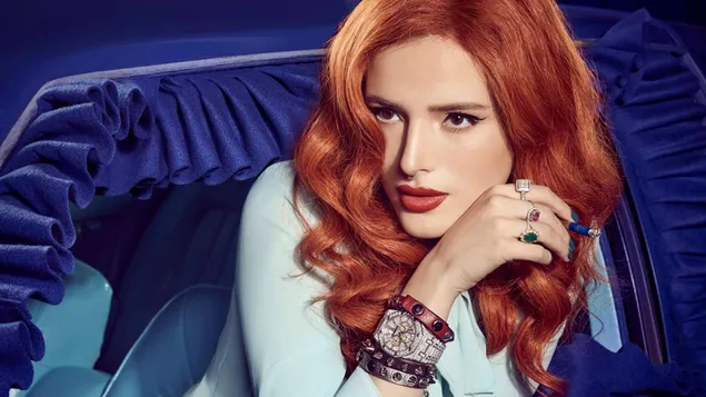 Glamor 'Bella Thorne' dalam Penggambaran Foto Majalah Time 6K kertas dinding