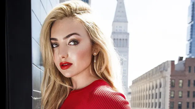 화려한 '페이튼 리스트' | 금발의 미국 여배우 2K 배경화면