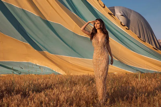 Páipéar balla 'Victoria Justice' glamorous - Photoshoot Magazine Modeliste4K