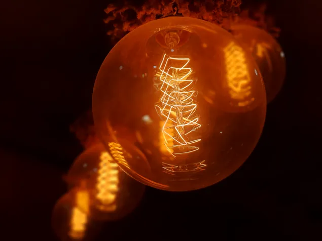 svetyat v t''mnoto izteglyane