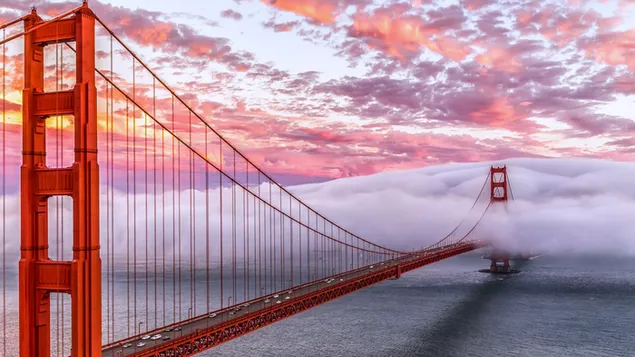 Puente Golden Gate en las nubes