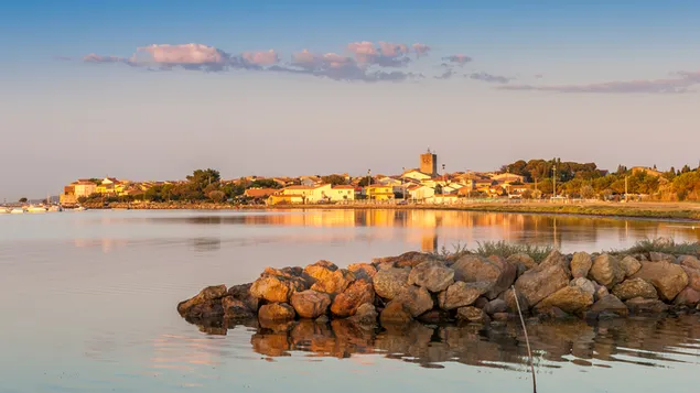 Hu Mian Shang Jin Se De Xi Yang Xia Zai